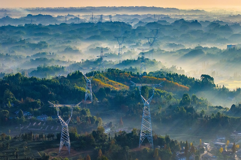 媒體記者走進國家電網(wǎng)探秘科技“硬核”力量